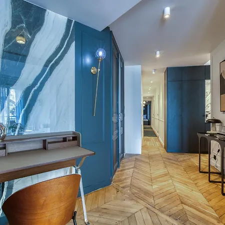 Urbanflat 225 - Elite 4 Bedroom Bastille Apartment *