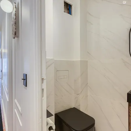 Urbanflat 225 - Elite 4 Bedroom Bastille Apartment